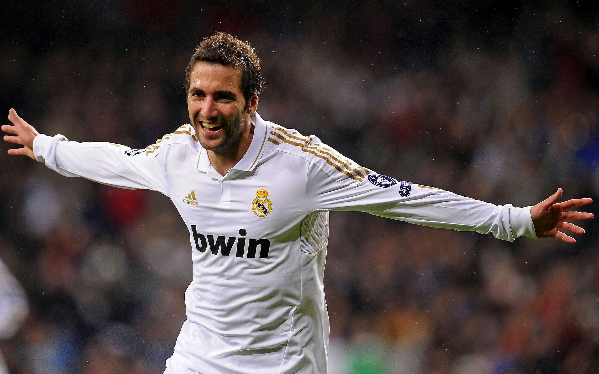 _天空漂浮、地面滑行：创新运动玩法_，天空中漂浮的城市